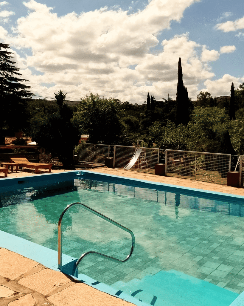 alojamiento en tanti Hotel Los Algarrobos – Ribera Sur Tanti