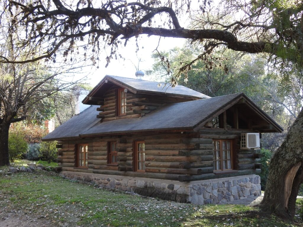 alojamiento en tanti Jorge Contrino-Cabañas El Bosquecito