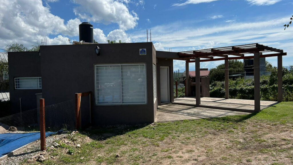 alojamiento en tanti Dante Andres Mansilla