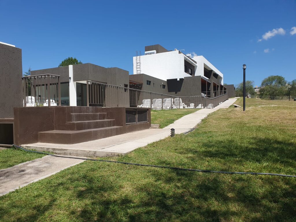 alojamiento en tanti Complejo Cuarzo Moca