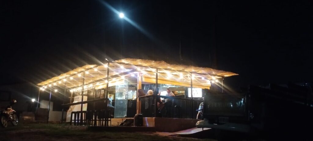 restaurant en tanti Chelkos Sandwicheria Serrana