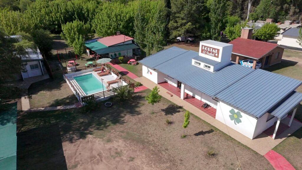 alojamiento en tanti Hostal El Trébol