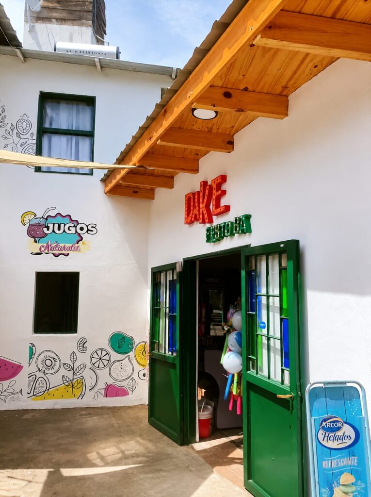 restaurant en tanti Gloria Dike Resto Bar
